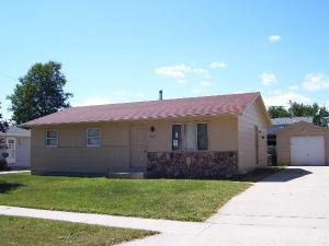 912 S 40th St., Manitowoc, WI 54220