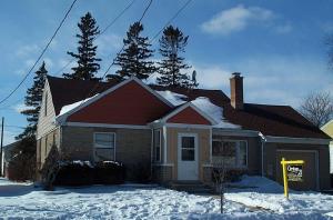 2218 S 10th St., Manitowoc, WI 54220