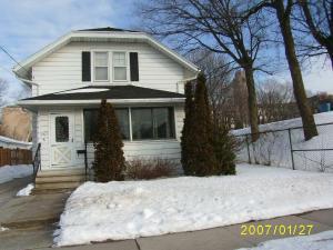1417 S 9th St., Manitowoc, WI 54220