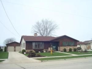 1336 S 39th St., Manitowoc, WI 54220