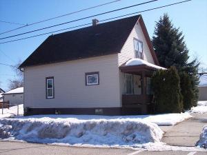 953 N 9th St., Manitowoc, WI 54220