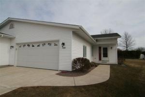 1743 Cedar Ct., Manitowoc, WI 54220