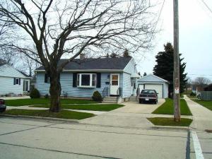 1529 S 25th St., Manitowoc, WI 54220