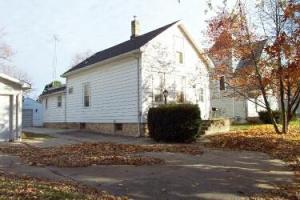1217 S 7th St., Manitowoc, WI 54220