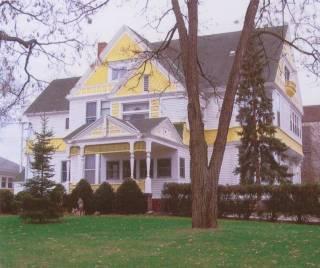 207 West Ave., La Crosse, WI 54601