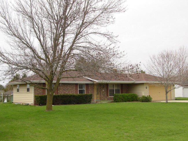 5725 Hickory Knoll Dr., West Bend, WI 53095