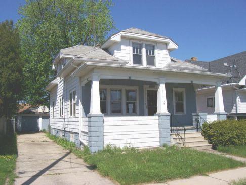 2056 Geneva St, Racine, WI 53402