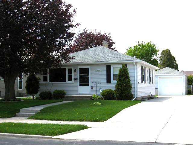 2410 S 10th St., Manitowoc, WI 54220