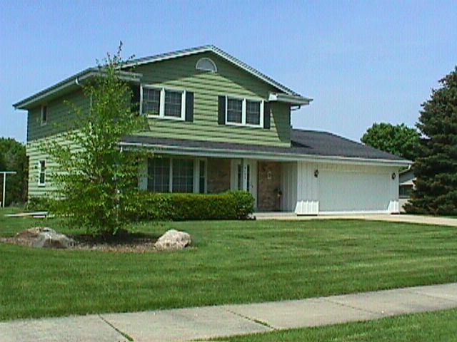 8125 S Chapel Hill Dr., Franklin, WI 53132