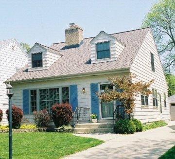 5570 N Shoreland Ave, Whitefish Bay, WI 53217