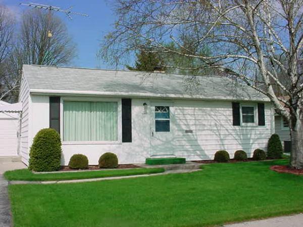 726 S 35th St., Manitowoc, WI 54220