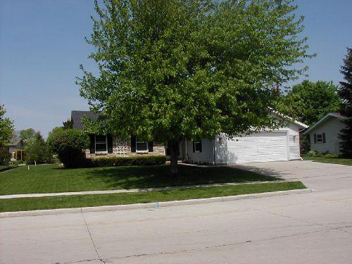 4930 Brookfield Cr, Manitowoc, WI 54220