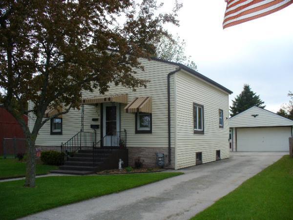 718 Lowell St., Two Rivers, WI 54241