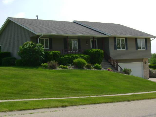 925 Duchess Dr., Oconomowoc, WI 53066