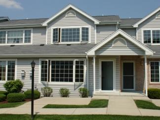 10027 W Whitnall Edge Dr #E, Franklin, WI 53132