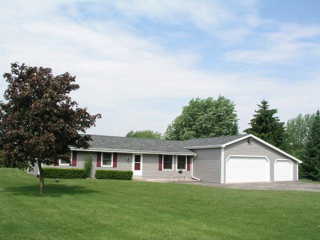 225 Shady Ln., Richfield, WI 53017