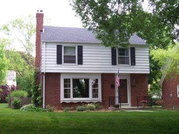 2652 N 82nd St., Wauwatosa, WI 53213