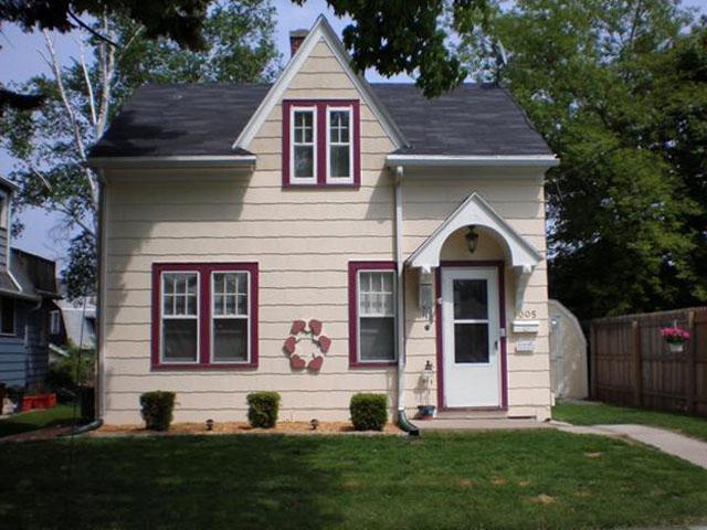 1005 N 12th St., Manitowoc, WI 54220