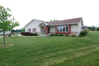 8335 S Wynona Ct., Oak Creek, WI 53154