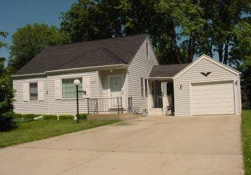 1812 N 119th St., Wauwatosa, WI 53226