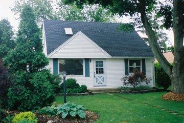 12121 W Cathedral Ave, Wauwatosa, WI 53226