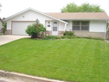 W173N9503 Joper Rd, Menomonee Falls, WI 53051