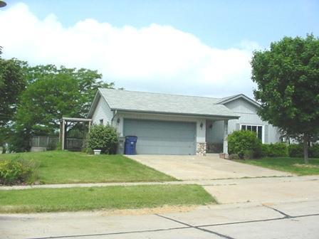 8149 S White Oak Dr, Oak Creek, WI 53154