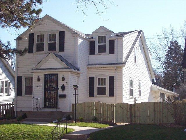 4930 N Larkin St, Whitefish Bay, WI 53217
