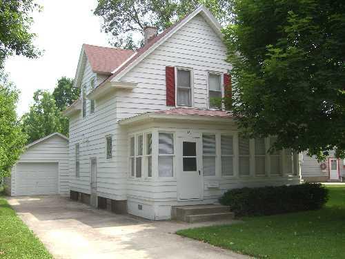 433 Concord Rd., Oconomowoc, WI 53066