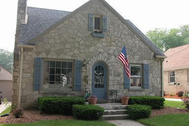 2551 N 82nd St., Wauwatosa, WI 53213