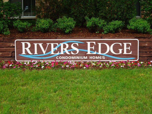 4050 W River Edge Cir. #17, Brown Deer, WI 53209