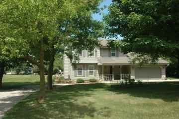 N18W27640 Lakefield Dr., Pewaukee, WI 53072