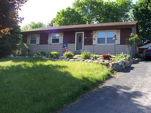 249 Willow Dr, Hartland, WI 53029