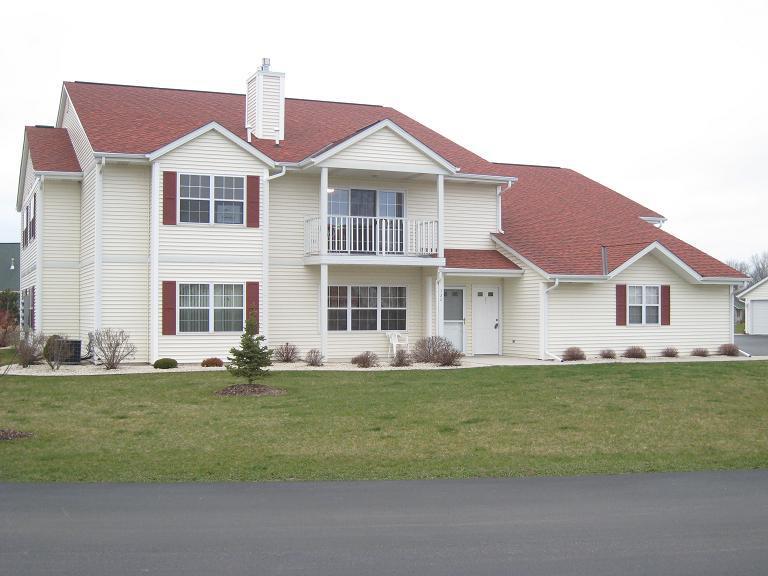 720 Wood River Ct. #2, West Bend, WI 53095