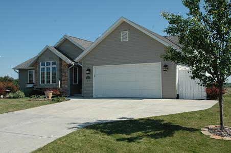 2267 W Saint Johns Way, Oak Creek, WI 53154