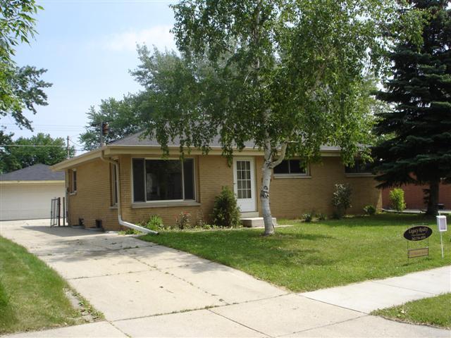 N89W15332 Cleveland Ave, Menomonee Falls, WI 53051