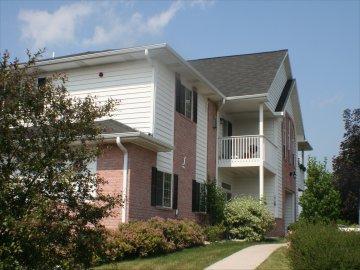 W241N2533 E Parkway Meadow Cir. #3, Pewaukee, WI 53072