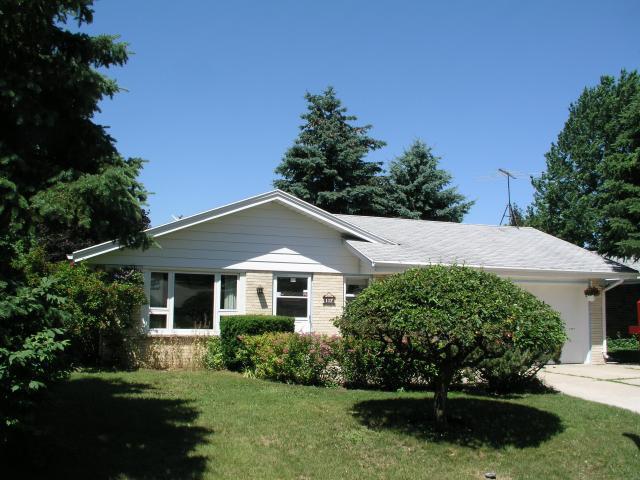 117 Oakview Dr, Slinger, WI 53086