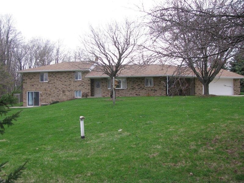 3433 Clifford Dr, Hartford, WI 53027