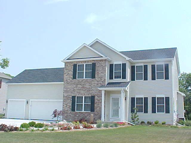 1124 Knollwood Dr, Saukville, WI 53024