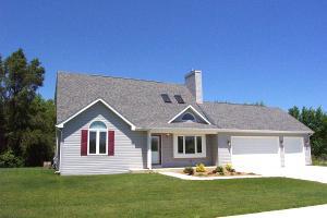 8820 Lori Ln., Sturtevant, WI 53177