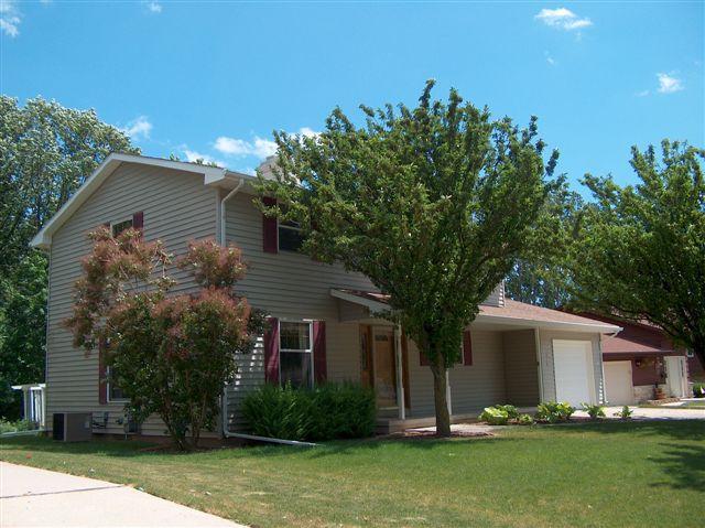 1419 Lee Cir., Manitowoc, WI 54220