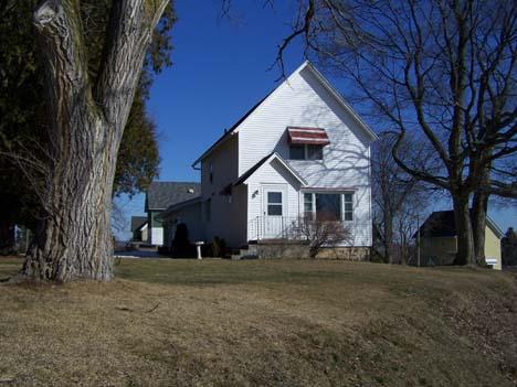 105 N Park Pl, Plymouth, WI 53073