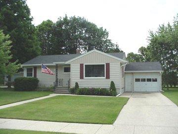 225 E Lincoln Ave., Hartford, WI 53027