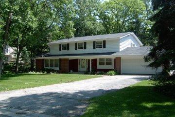 1554 N 121st St., Wauwatosa, WI 53226