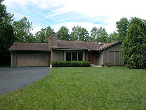 2201 W Woodside Ln., Mequon, WI 53097