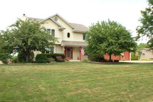 W350N5515 Lake Dr., Oconomowoc, WI 53066