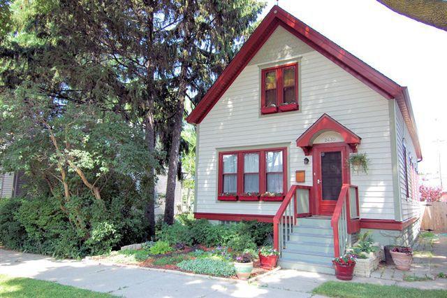 2430 S Williams St, Milwaukee, WI 53207