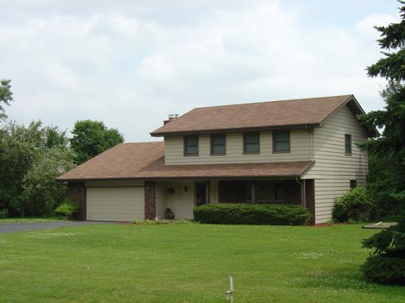 W273N4182 Hickory Grove Dr., Pewaukee, WI 53072