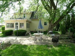 4860 S 124th St., Greenfield, WI 53228